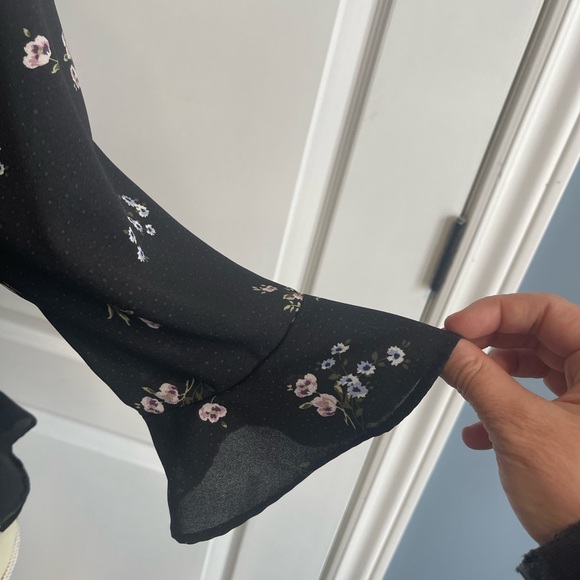 Light weight dynamite flower top - Picture 3 of 5